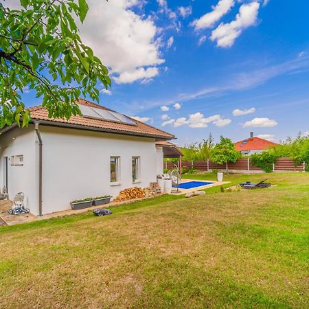 Vila Sara S Bazenem A Infrasaunou Na Kraji Prahy Zbuzany Buitenkant foto